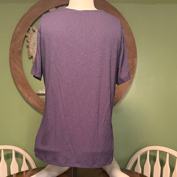 Old Navy V-Neck Short Sleeve Top in Navy Blue - Picture 3 of 6